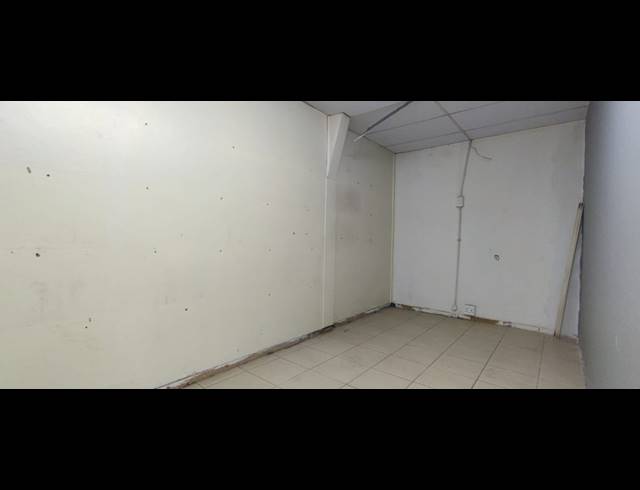 1,033M² WAREHOUSE TO LET IN SAMRAND BUSINESS PARK